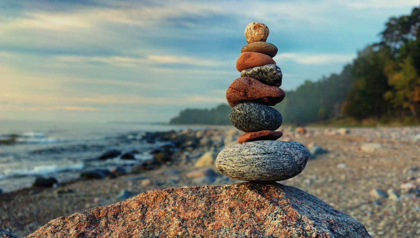 Рабочее равновесие. Медитация камни. Каменные пирамидки. Камни спокойствия. Пирамидка из камней.